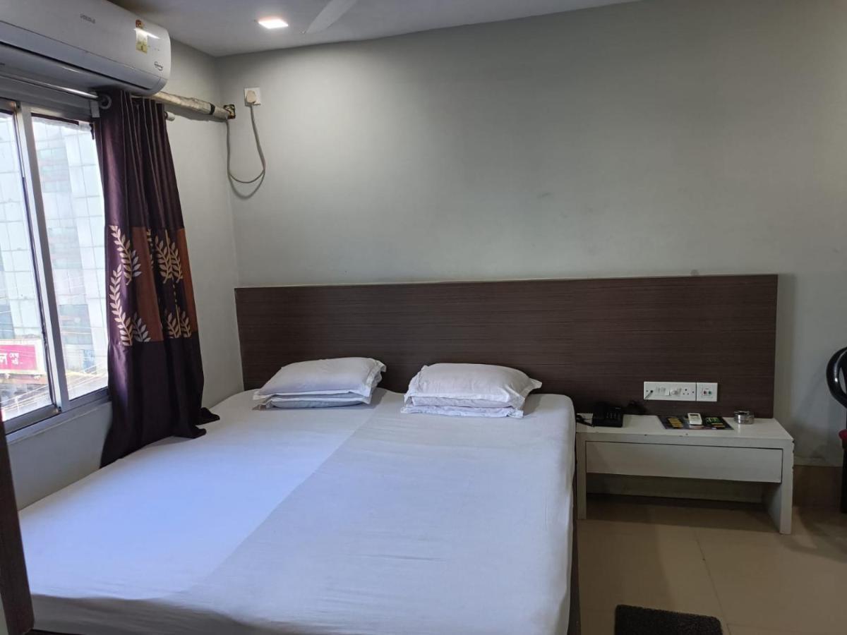 Kusum Hotel Dibrugarh Exterior foto