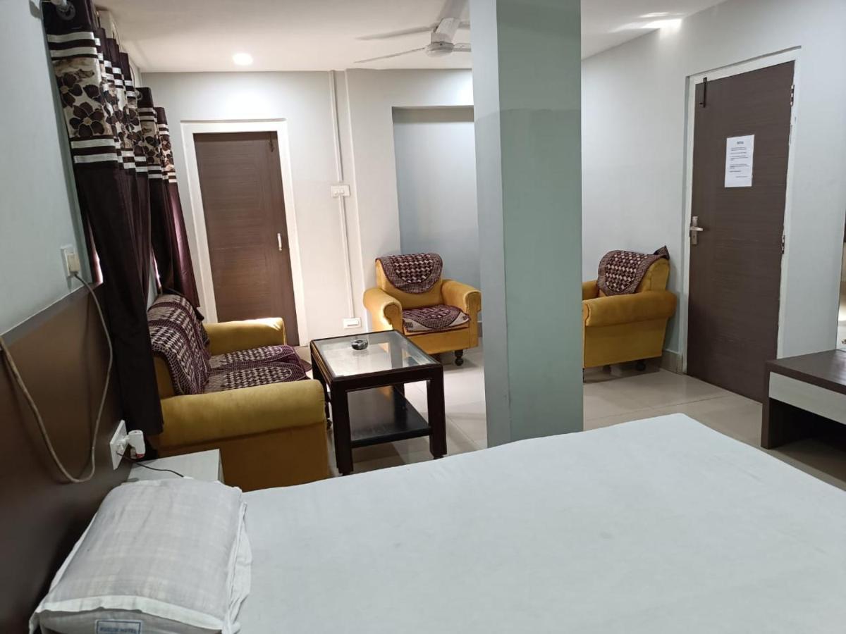 Kusum Hotel Dibrugarh Exterior foto